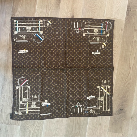 Louis Vuitton Monogram Brown Trunks Silk Square Scarf new without tags! - Picture 2 of 15